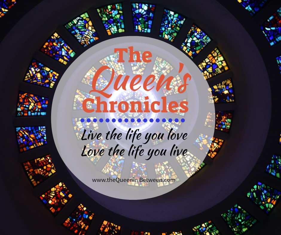 The Queen's Chronicles - The Queen in Between
